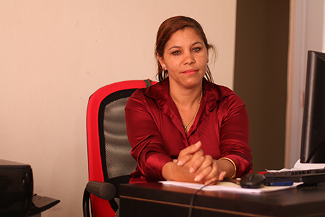 Nancy Espinal, de Maimón Taxi, empresa liderada por mujeres financiada por Oikocredit con criterios de banca ética