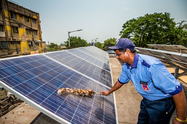 Punam, Energía solar en India financiada bajo criterios de banca ética.