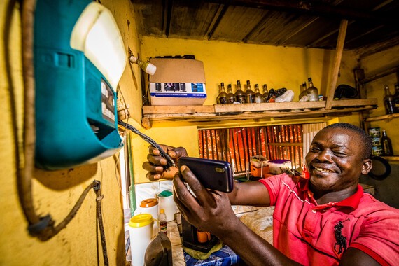Energía renovable y conexión móvil en África