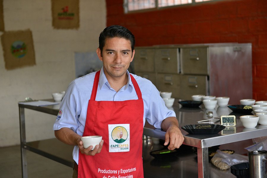 Jose Apolo, responsable de qualitat de la cooperativa FAPECAFES, finançada per Oikocredit sota criteris de banca ètica